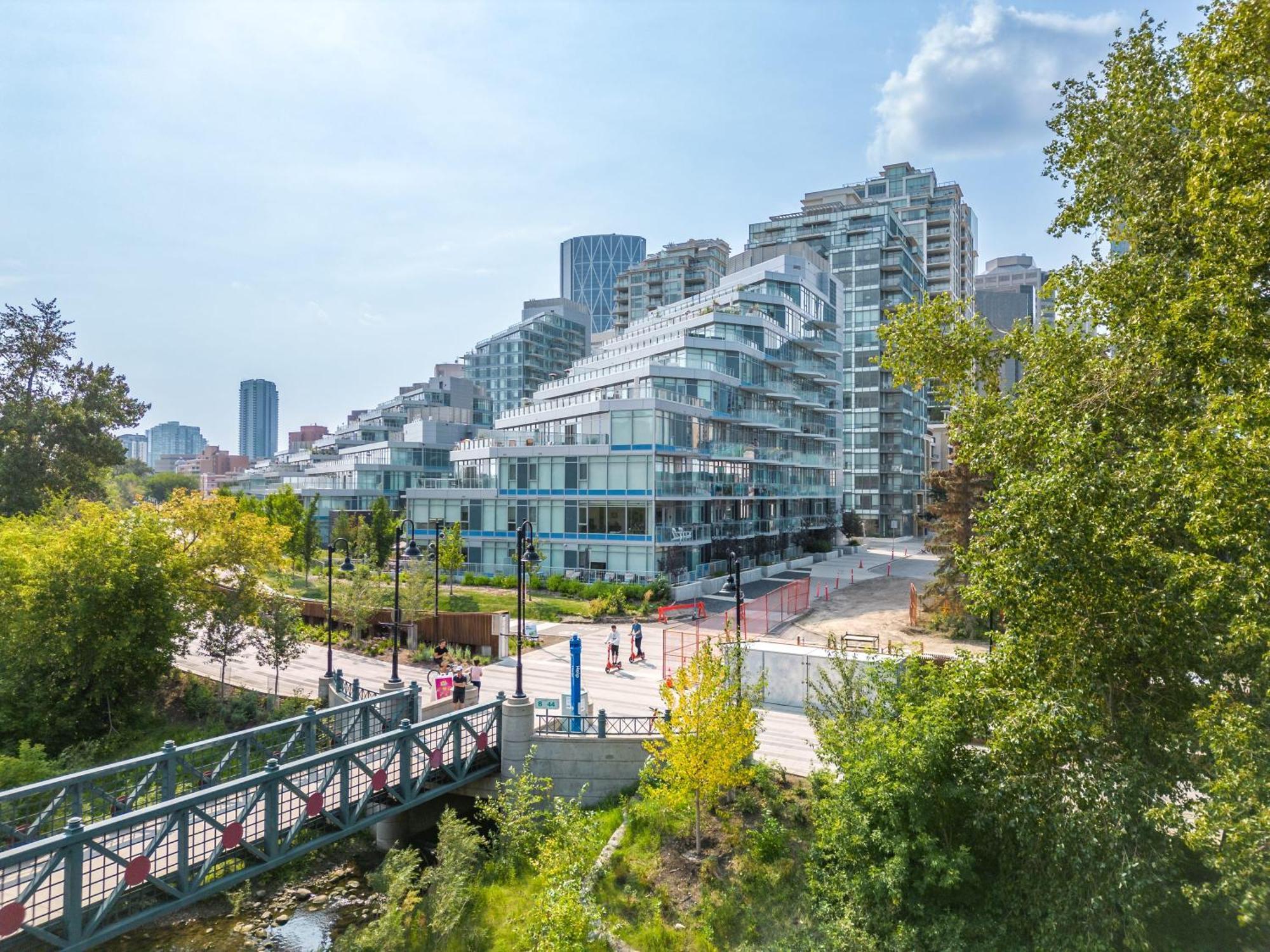 Guest Favorite Riverside Retreat- Walking Trails, Downtown Near Stampede! Free Banff Pass, Wine, Gym, Parking! Calgary Ngoại thất bức ảnh