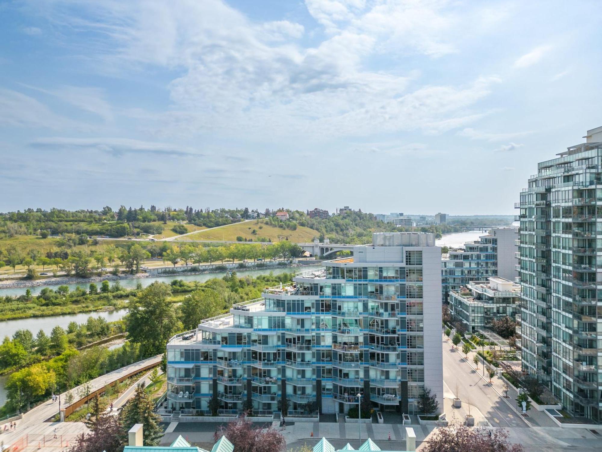 Guest Favorite Riverside Retreat- Walking Trails, Downtown Near Stampede! Free Banff Pass, Wine, Gym, Parking! Calgary Ngoại thất bức ảnh