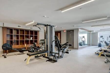 Guest Favorite Riverside Retreat- Walking Trails, Downtown Near Stampede! Free Banff Pass, Wine, Gym, Parking! Calgary Ngoại thất bức ảnh